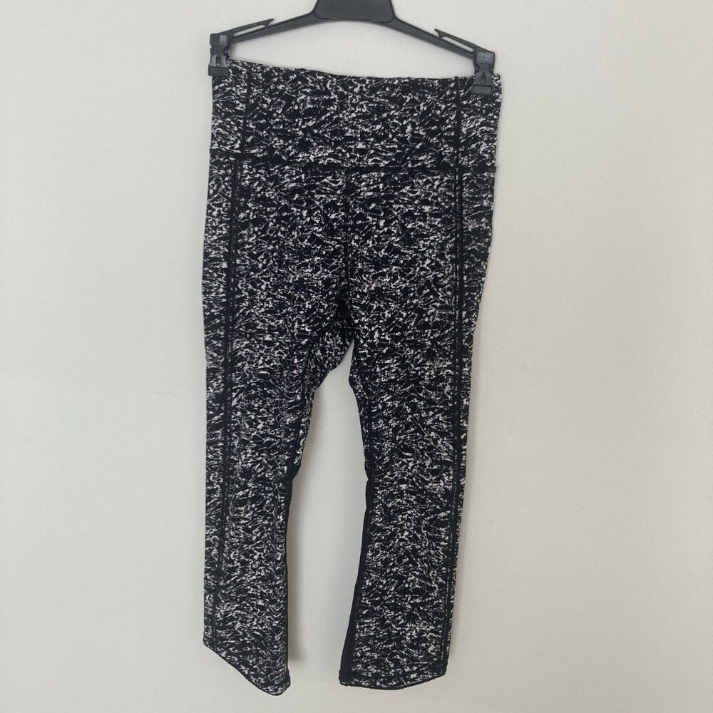 Lululemon Womens Deep Breath Crop 21" leggings Iced Wave White Black Size 4